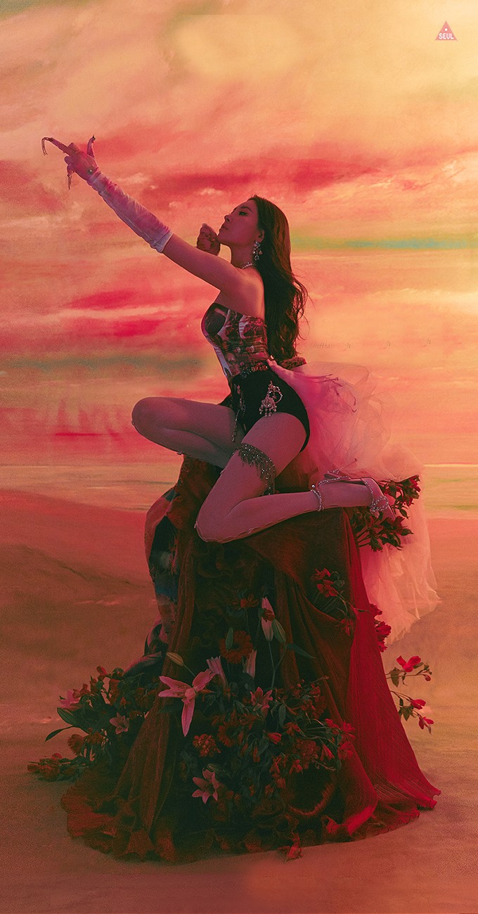 Korean singer Sunmi's tail album
