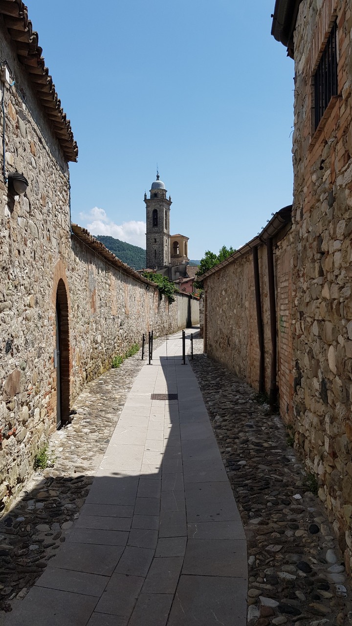 walking in Bobbio