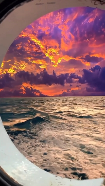 when sunset blends with the Ocean✨