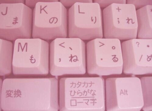 ピンク色のキーボード