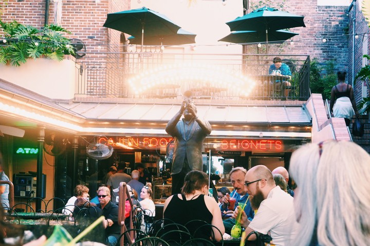 jazz & beignets