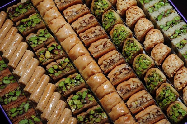 مجموعة من حلويات