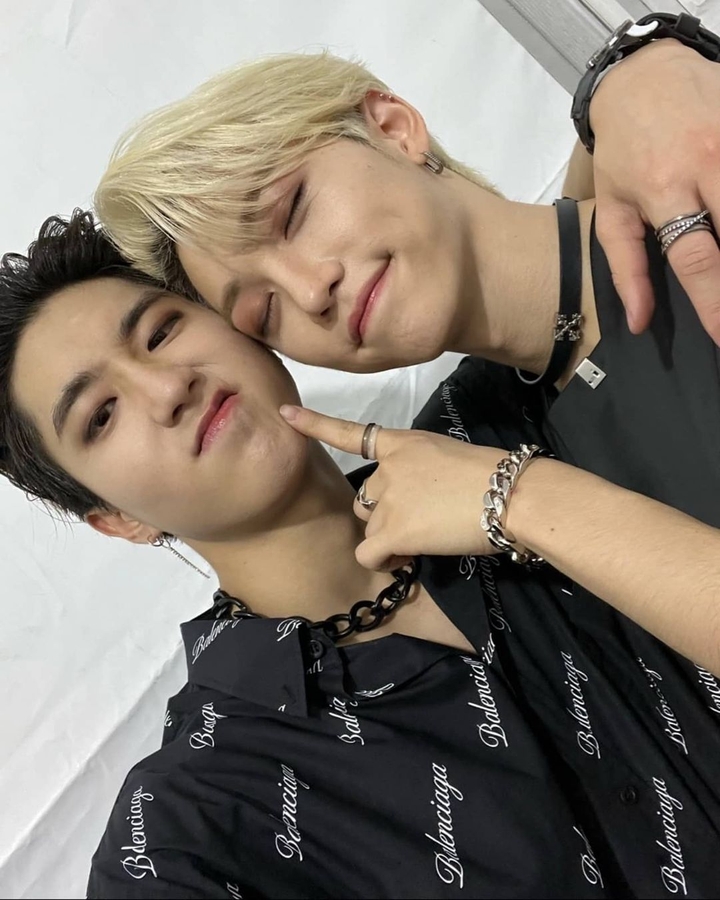 Stray Kids