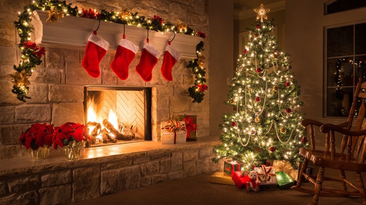 http://www.baltana.com/holidays/decorated-christmas-tree-in-
