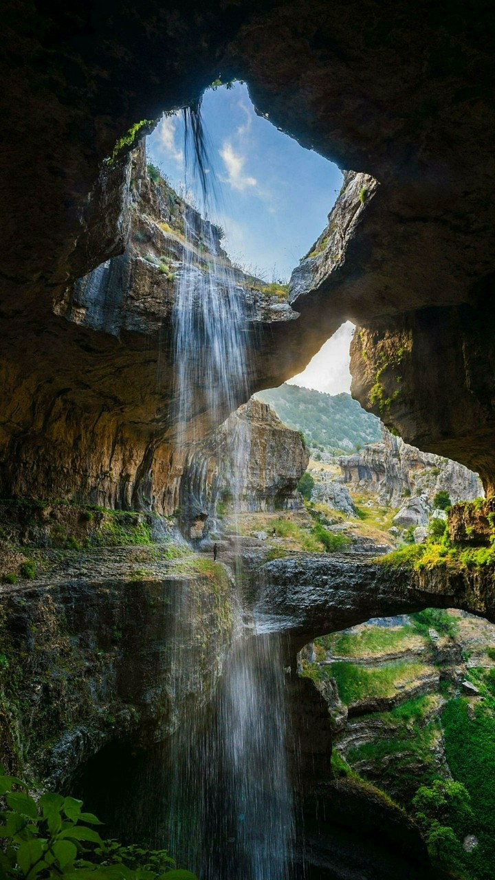 Mountain that is waterfall