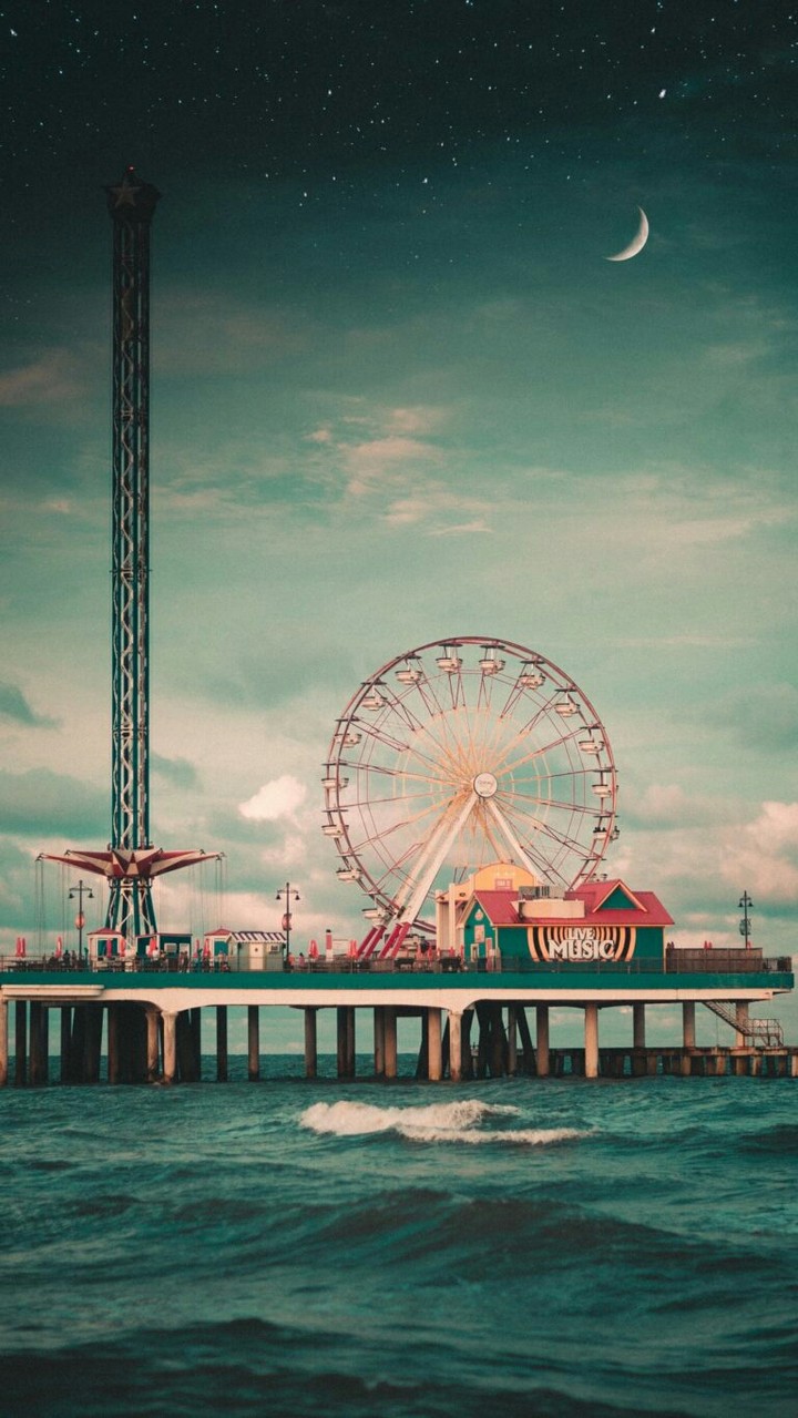 ،