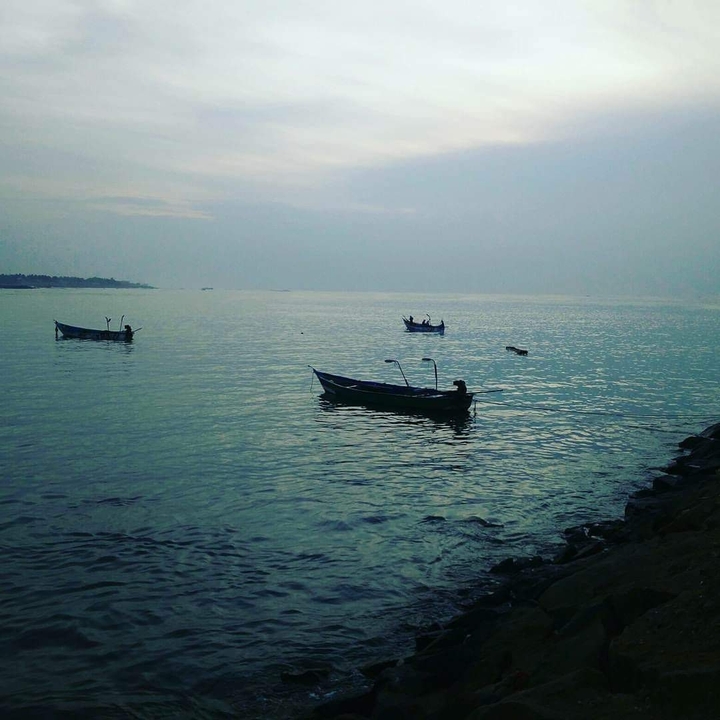 And we sailed through the sea!