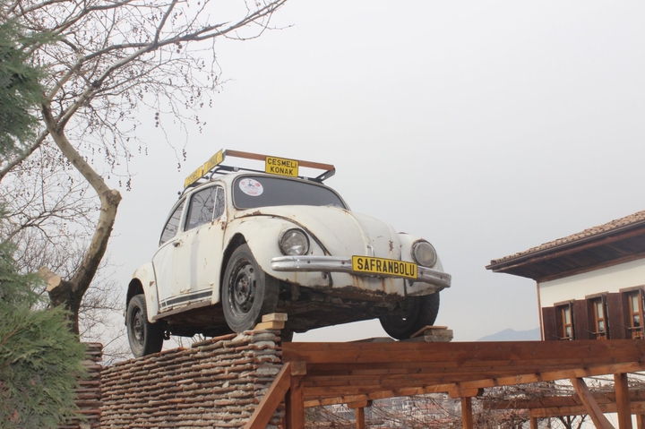 Safranbolu'da bir araba