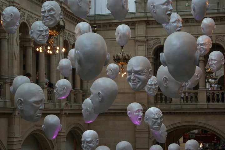Floating Head Display