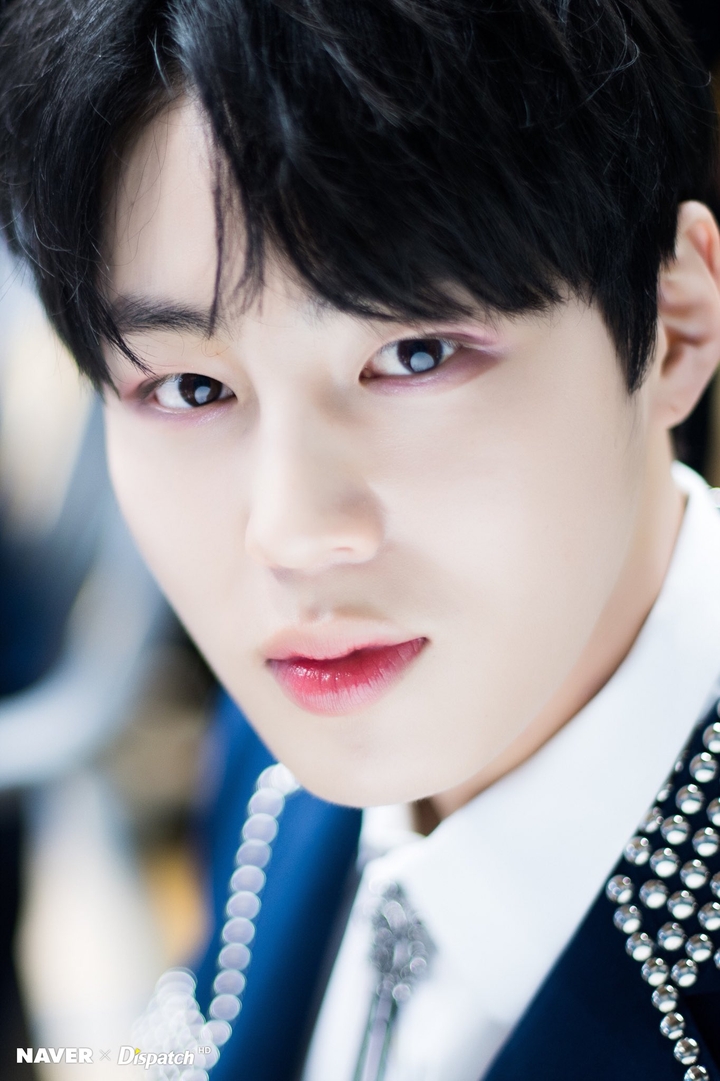 인터뷰 중 하성운