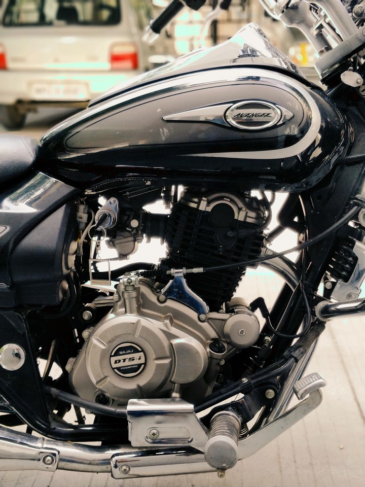 Bajaj Avenger - Feel the God !