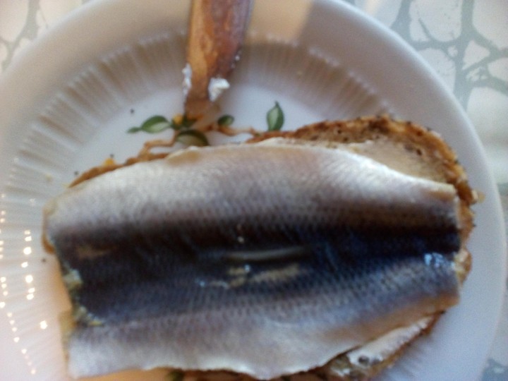 Hering mit Schwartzbrot.