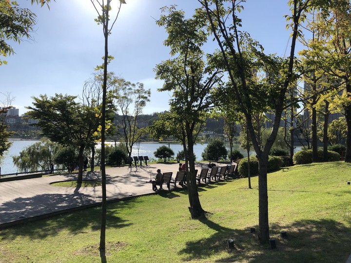 lake side