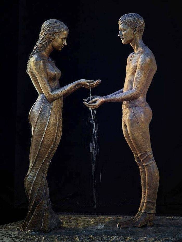 statue
