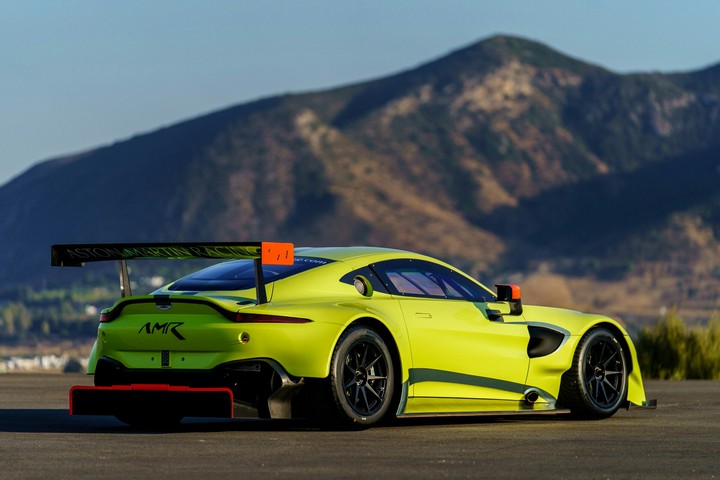 Aston Martin vantage