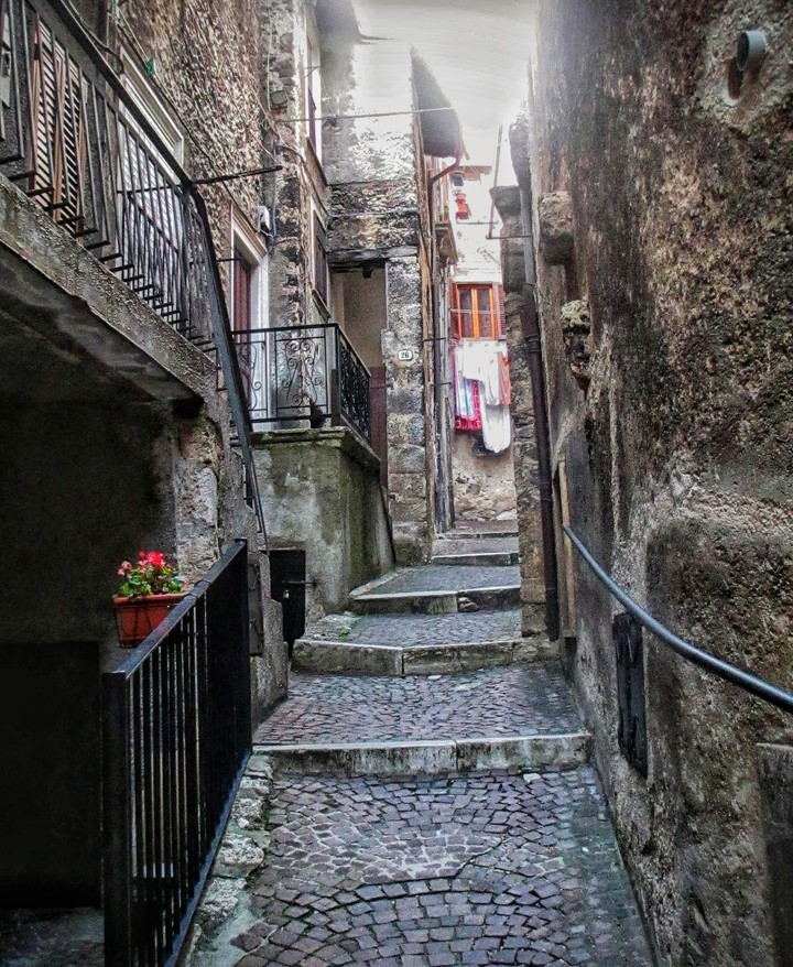 Alleyway in Scanno II