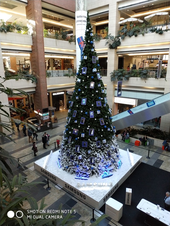 Samsung Christmas tree