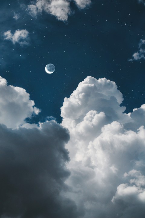 lua no céu noturno