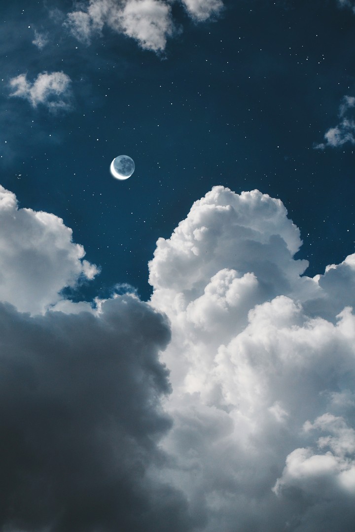 lua no céu noturno