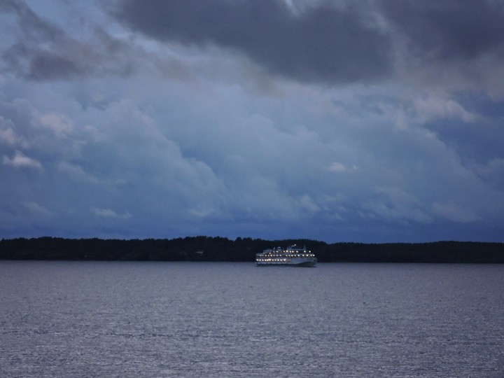 море