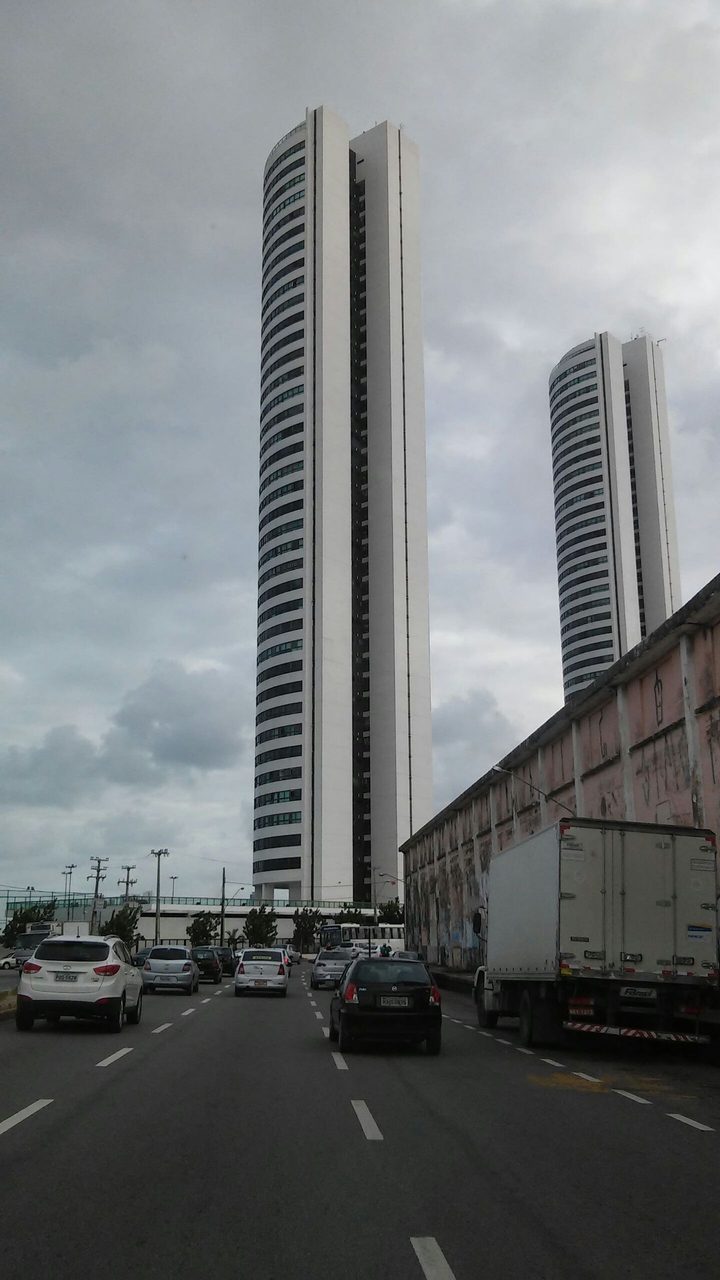 Prédio a beira da praia