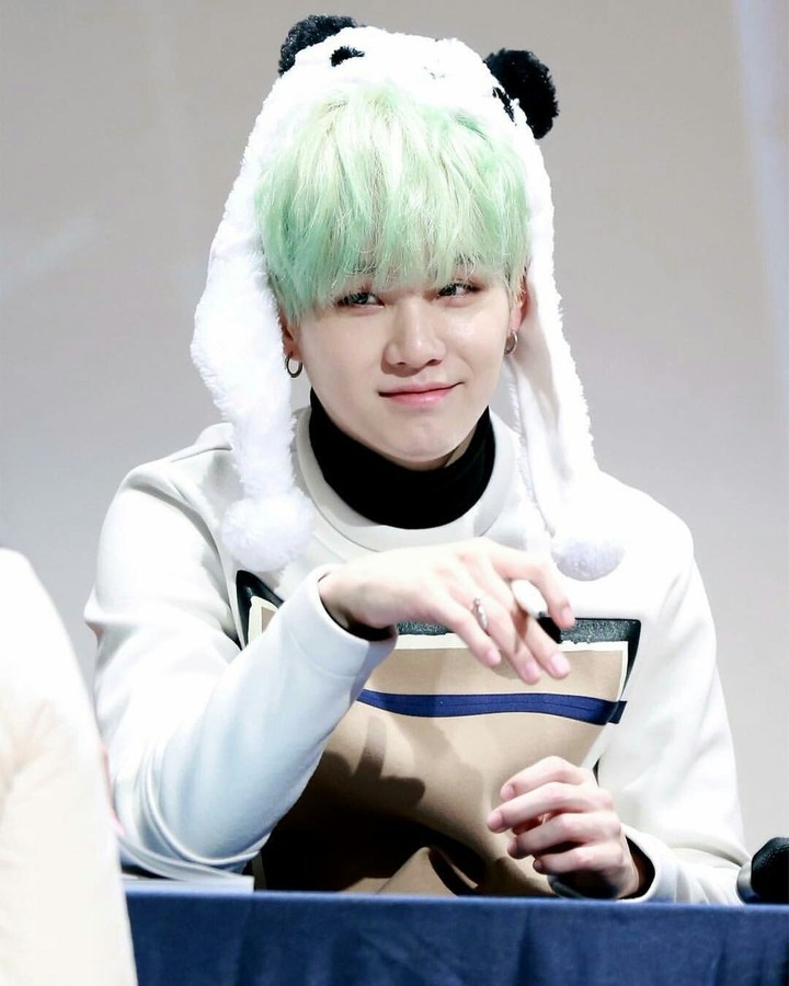 How is Min Yoongi so cute??!
