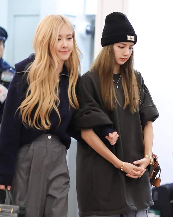 201123 BLACKPINK : ROSÉ&LISA (2)