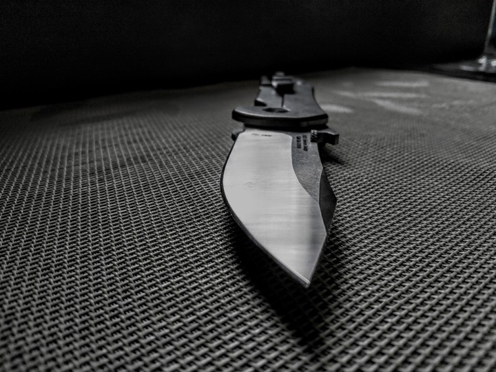 нож knife