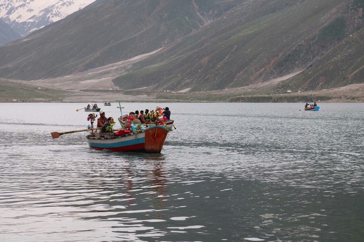 enjoy jheel..