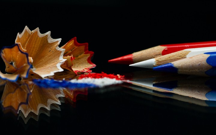 Crayons Blade Chips Surface