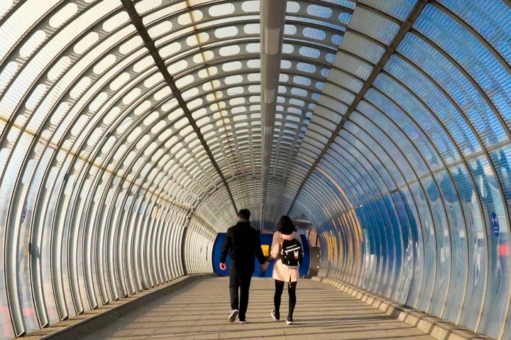DRL Metrostation _ Skywalk