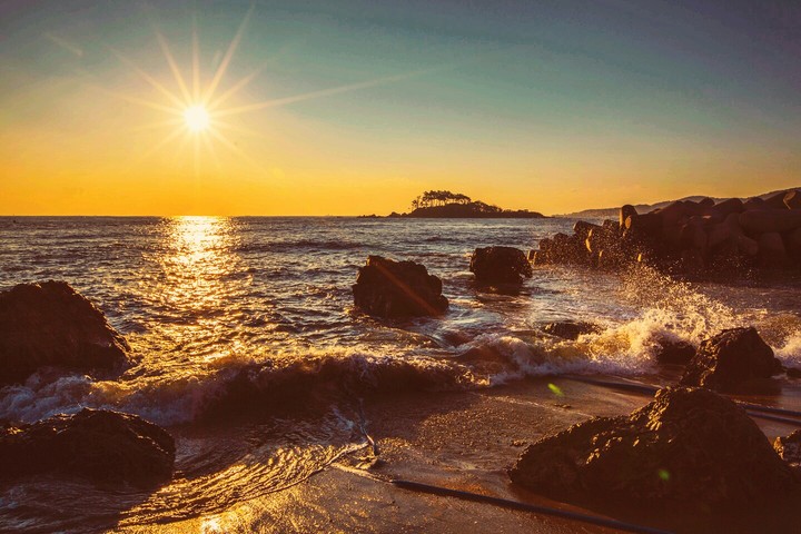 When Sun touches the Sea