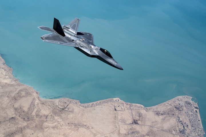 F22