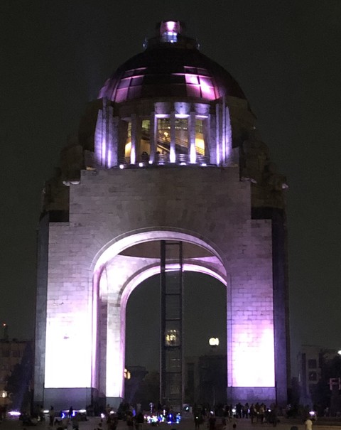 Monumento a la Revolución de noche