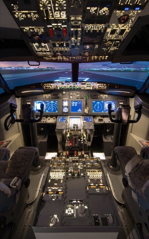 tapety Engineering, cockpit