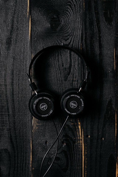 Wire, headphones桌布