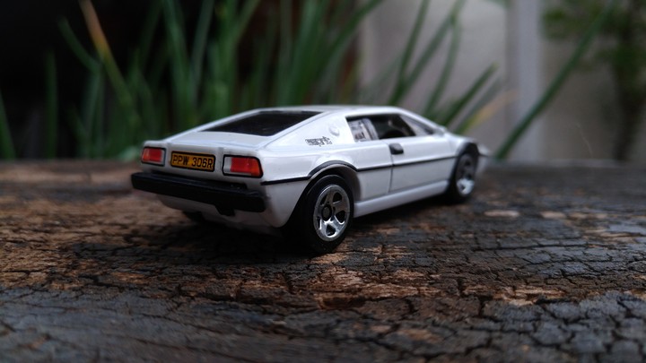 007 CAR