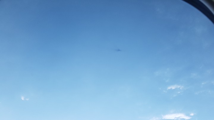 비행기 그림자 in the air