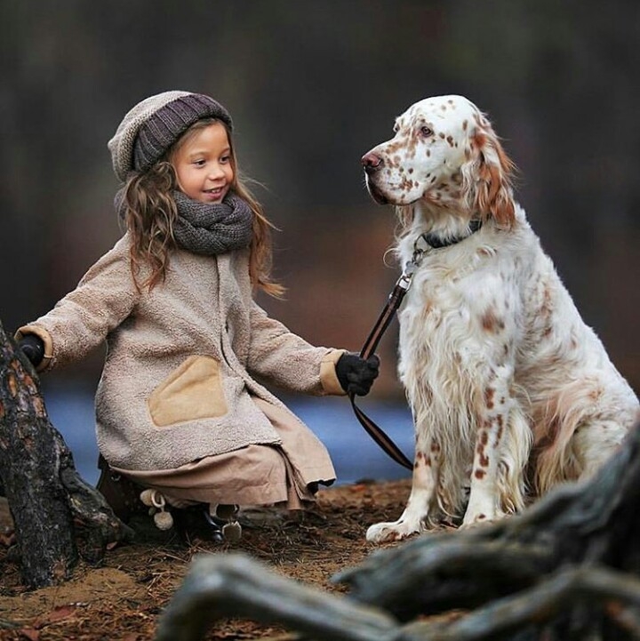 petite fille et sont chien...