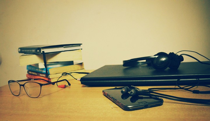 #books#laptop#glasses#earphone#smartphone#headphone