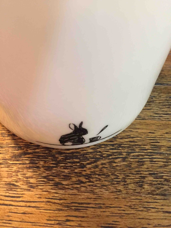 차잔과 탁자