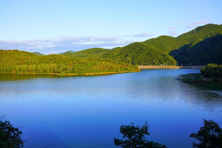 river and mountains