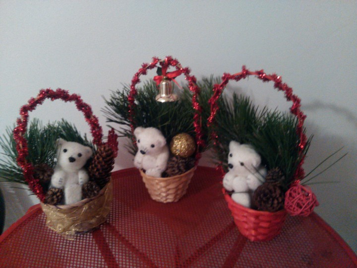 Baskets with polar bears' toys