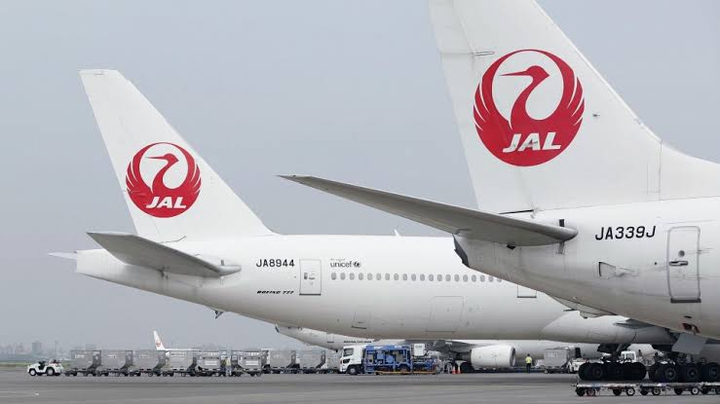 JAL (Japan Airlines)