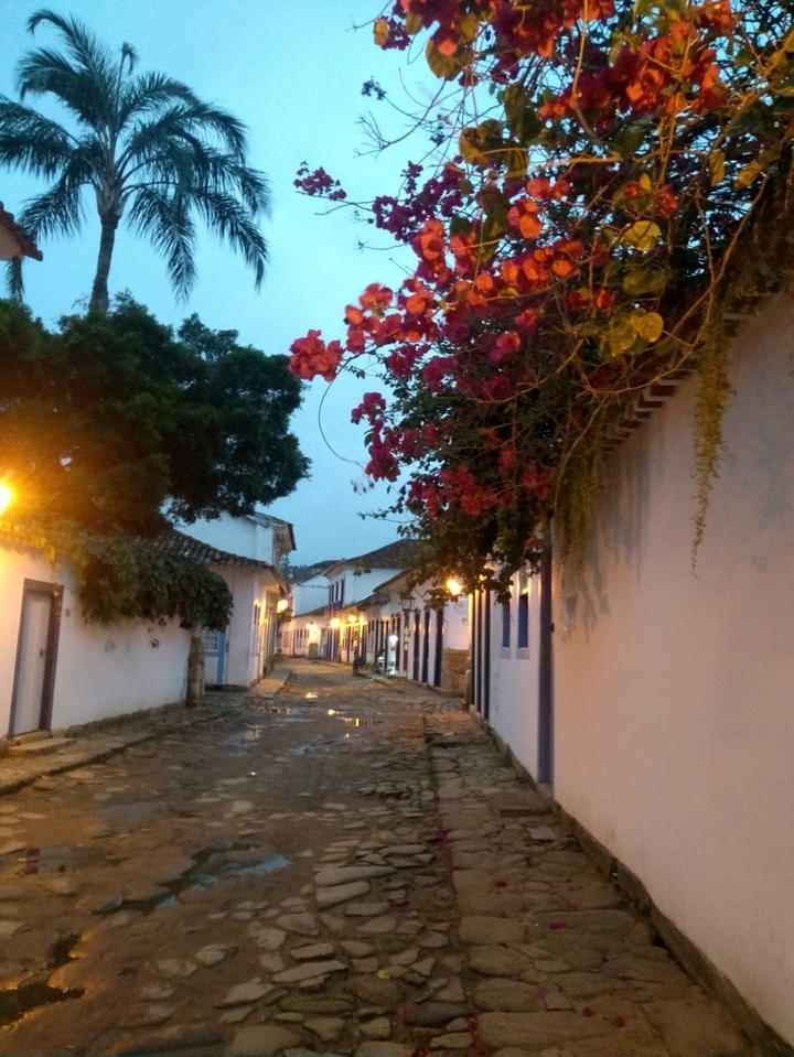 Colonial Street