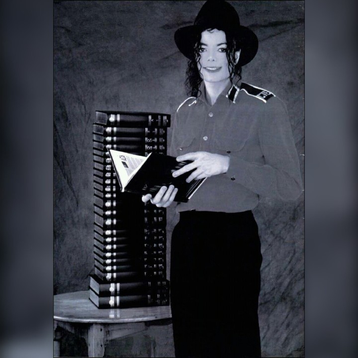 Michael  loved  books ♡