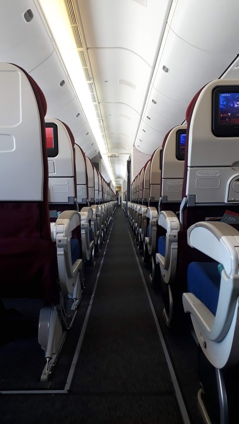 Boeing 777-300 Aisle