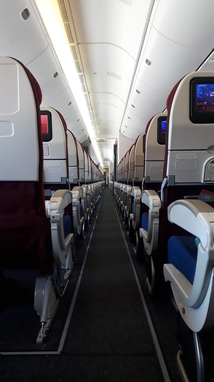 Boeing 777-300 Aisle
