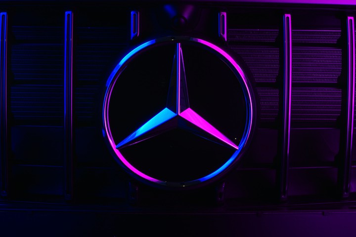 Mercedes Benz symbol