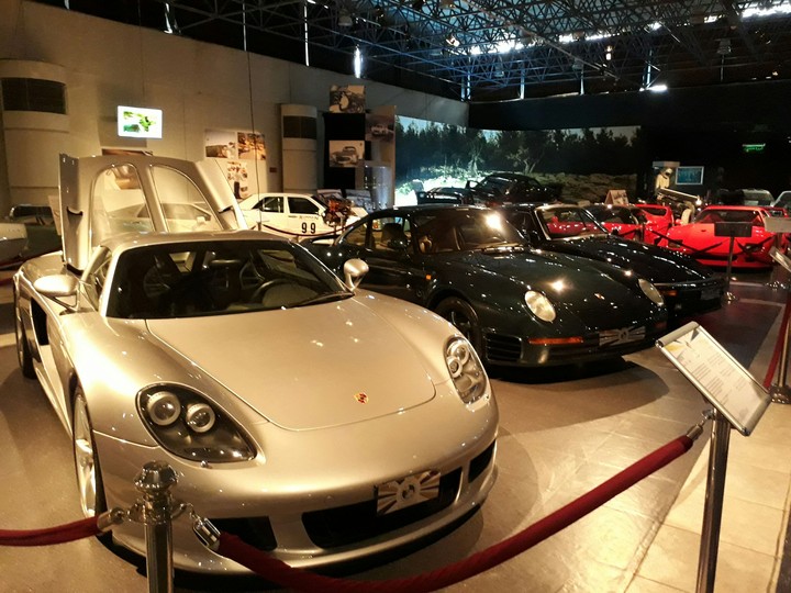 Porsche ...